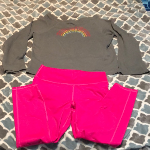 🥳2/$100🥳 Fabletics legging and sweater outfit - Picture 2 of 7